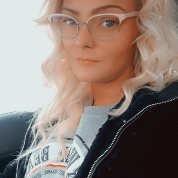 Meet the Posher Other - Meet your Posher, Hayley